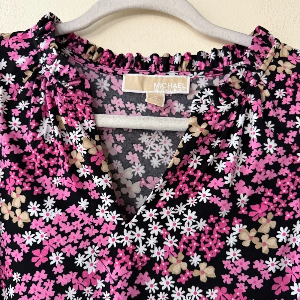 Michael Kors Floral Sleeveless Blouse, Ruffled V-Neck, Pink, White, Tan, size M